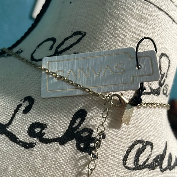 NWT’s- Canvas -Pearl & gold colored necklace-triple stranded, 1 strand of pearls - Picture 4 of 10